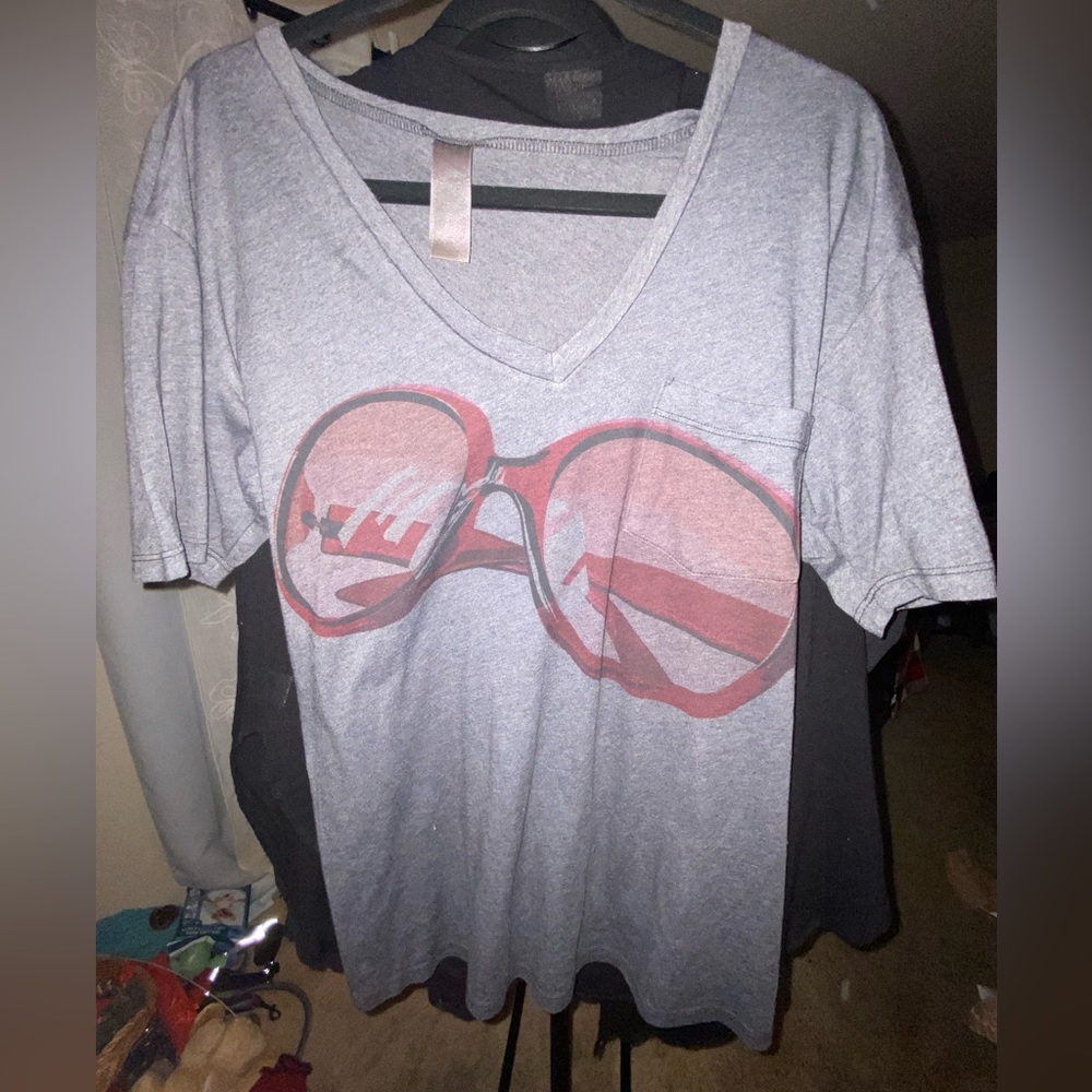 Go Couture Black sunglasses T-shirt new with out tags